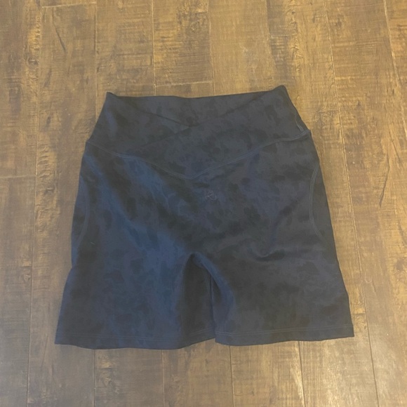 Alphalete Suface Power shorts - Picture 5 of 6